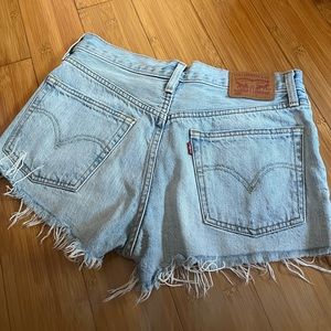 LEVI JEAN SHORTS XS